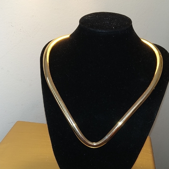 Elegant Gold Necklace - Picture 3 of 3